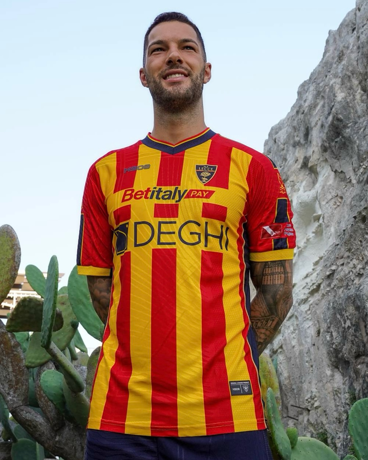 M908 – 1′ MAGLIA GARA UFFICIALE U.S.LECCE CALCIO GIALLOROSSA CASA 24/25