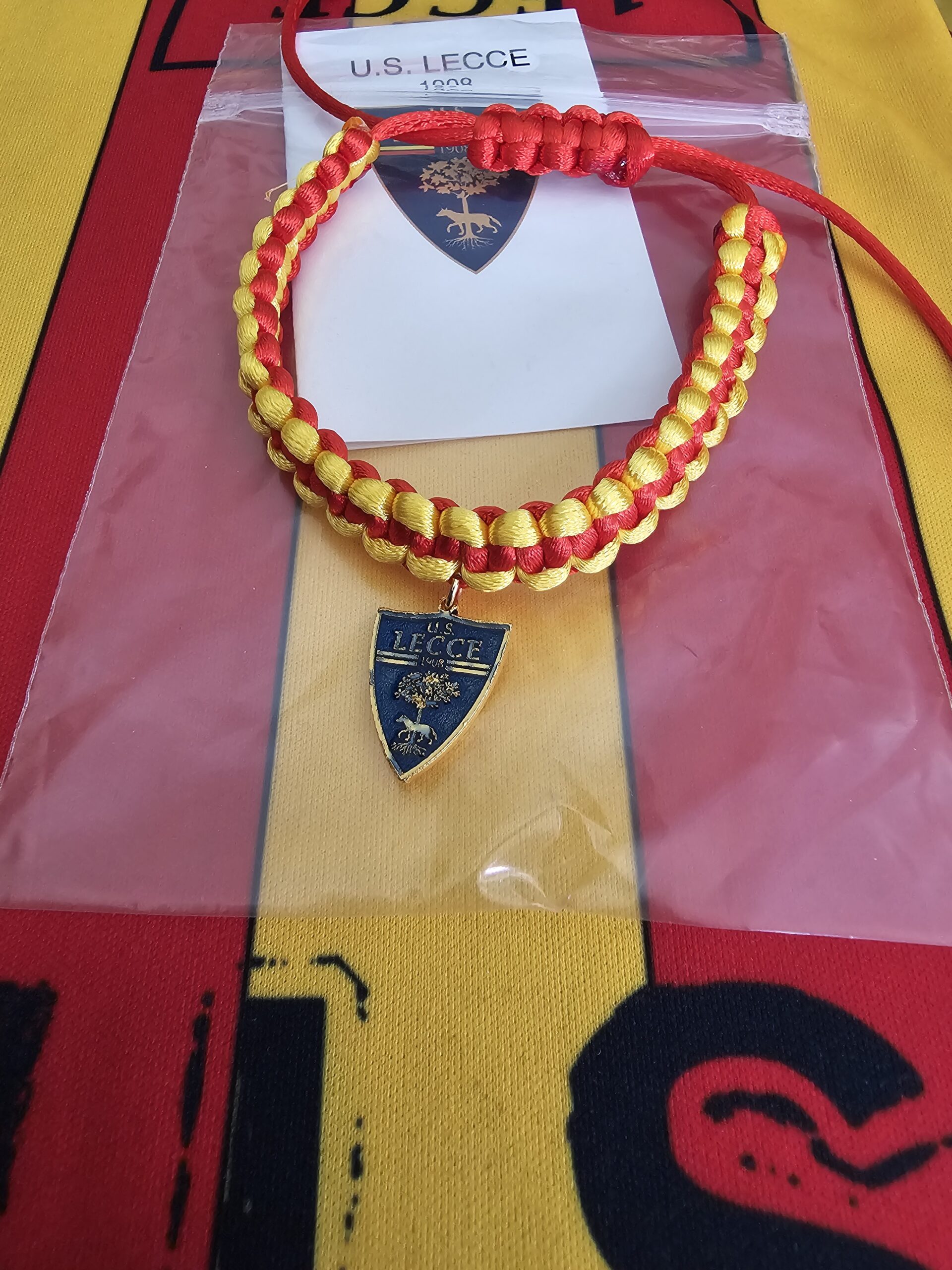 U.S.LECCE – BRACCIALETTO HANDMADE GIALLOROSSO REGOLABILE SCUDETTO