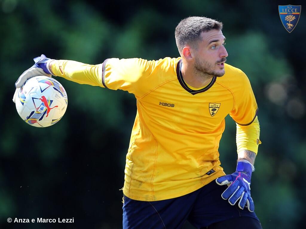 M908 – MAGLIA ALLENAMENTO GIALLA – ORO PORTIERE U.S. LECCE CALCIO MANICA CORTA